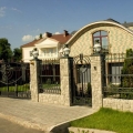 kovany-e-vorota-nepovtorimy-j-dizajn-dlya-kazhdogo-doma-44