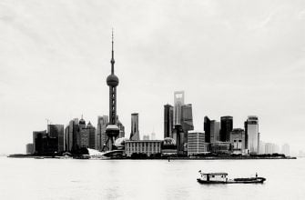 Красивые черно белые фото Шанхая от Martin Stavars