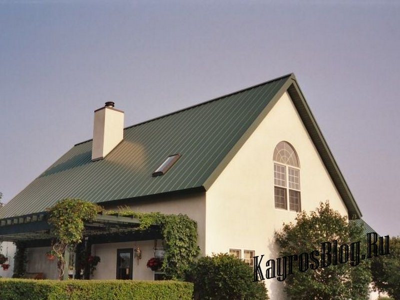 Крышу подберите цвет. Дом с зеленой крышей. Дом на крыше. Фасады домов с зеленой крышей. Фасад с зеленой крышей.