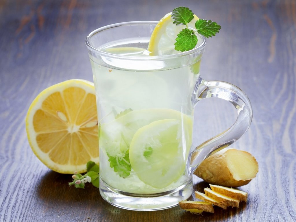 Почему употреблять лимонную воду следует именно утром 4